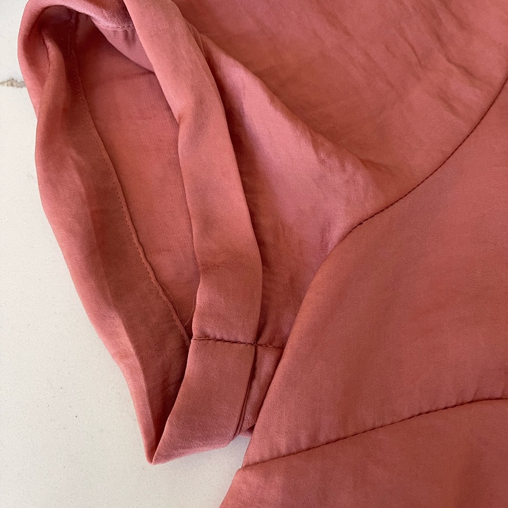 THE LIMITED rust dark rose high low tee - Picture 3 of 3